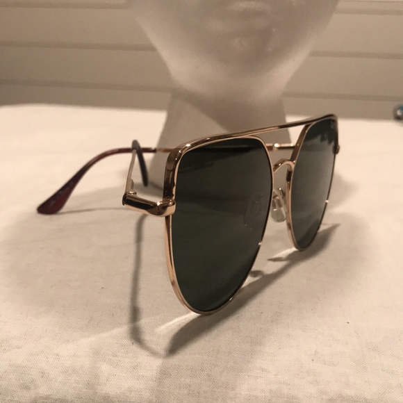 Quay “Santa Fe” Gold Metal Cat Eye/Aviator Style Frames Gray Lens - Picture 3 of 12